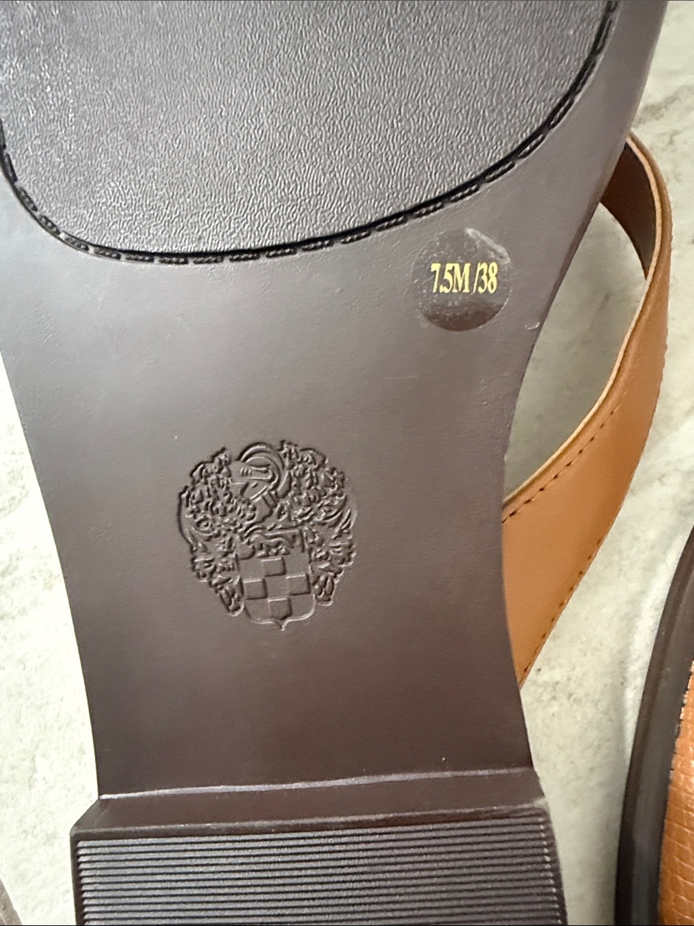 Vince Camuto Tan Leather Flip Flop Sandals with Gold Accent size 7.5 or 38 - Picture 5 of 7